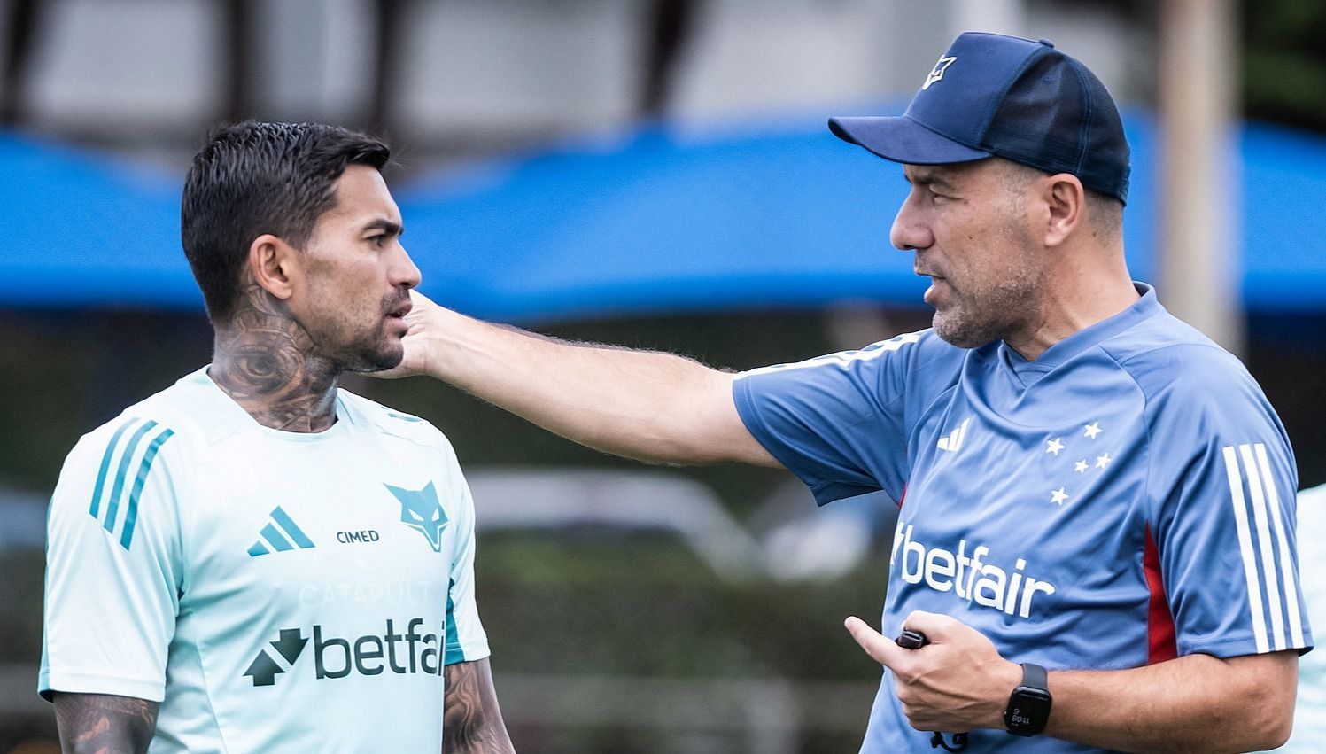Dudu volta a treinar com o elenco do Cruzeiro a pedido de Leonardo Jardim