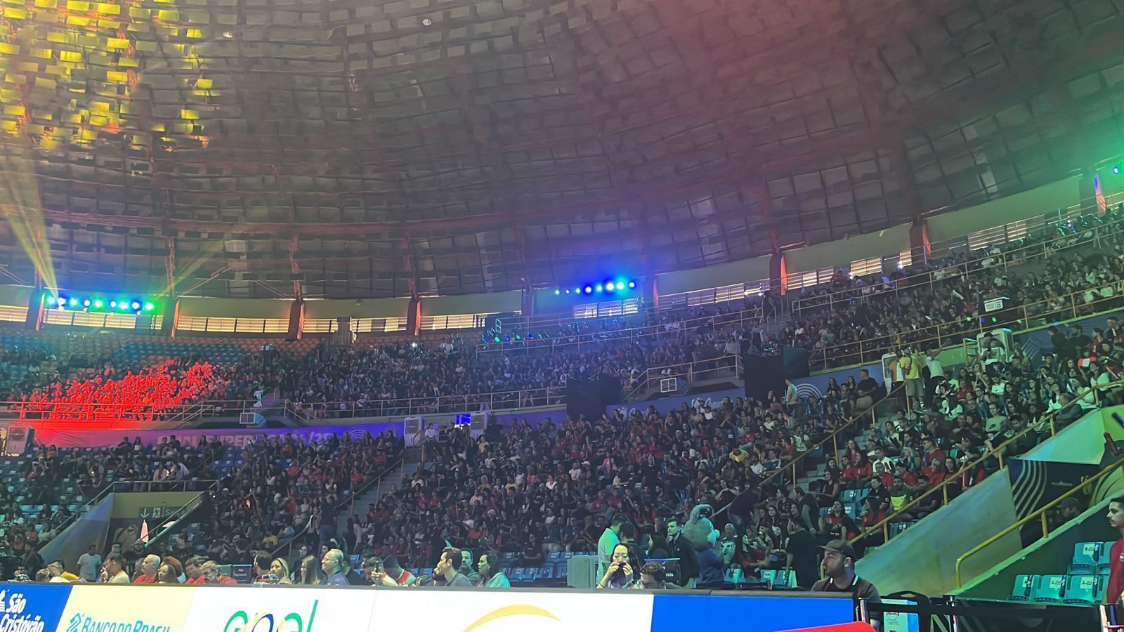 Torcedores 'invadem' São Paulo para final da Superliga Feminina de Vôlei