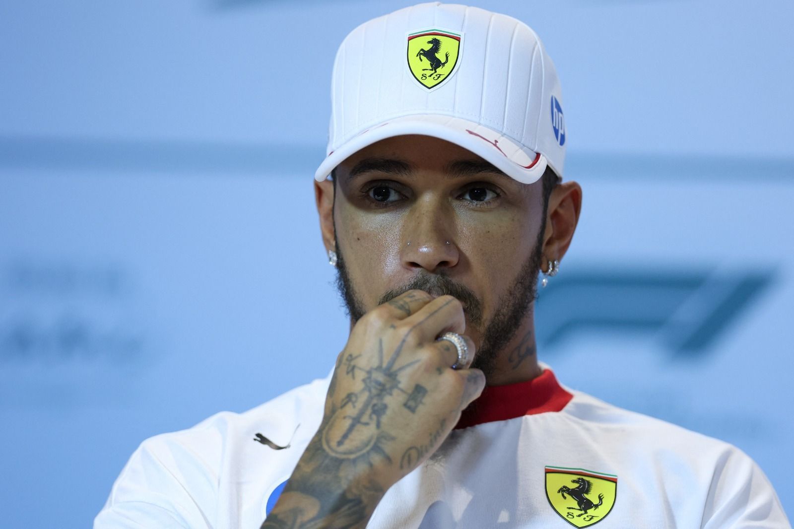 Sainz diz ter previsto dificuldades de Hamilton na Ferrari: 'Não há segredos'