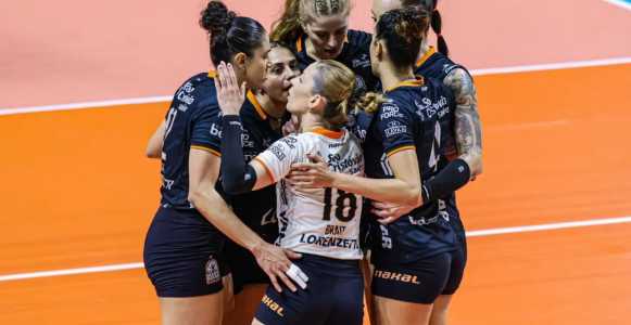 Fotos da final da Superliga Feminina 2024/2025, entre Osasco e Sesi Bauru, no Ibirapuera, em São Paulo
