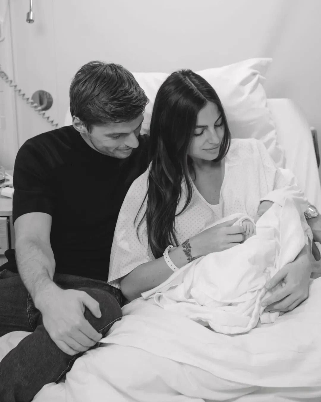 Fórmula 1: Verstappen celebra nascimento de filha com Kelly Piquet e faz revelação