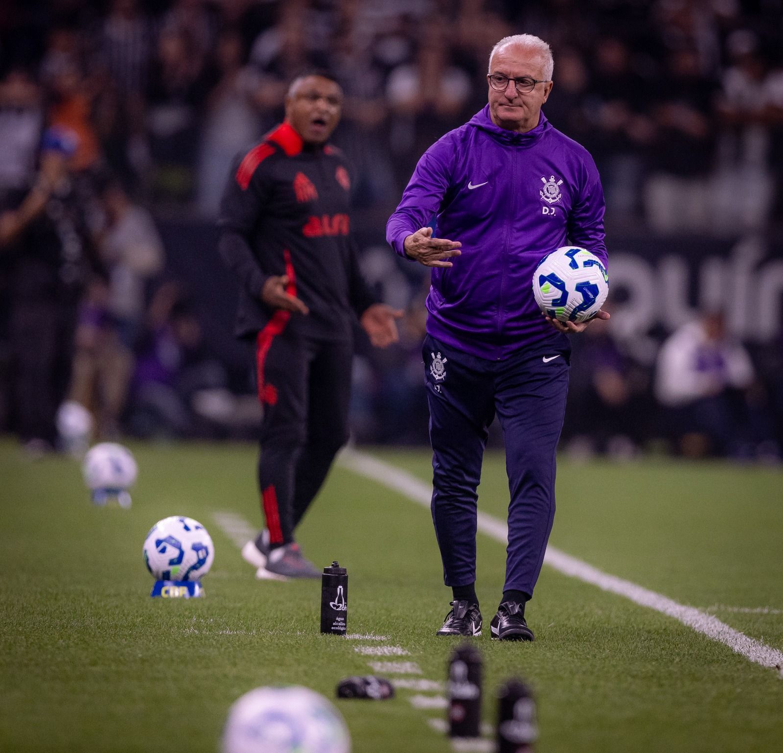 Dorival diz como quer usar Memphis e manda recado à torcida do Corinthians