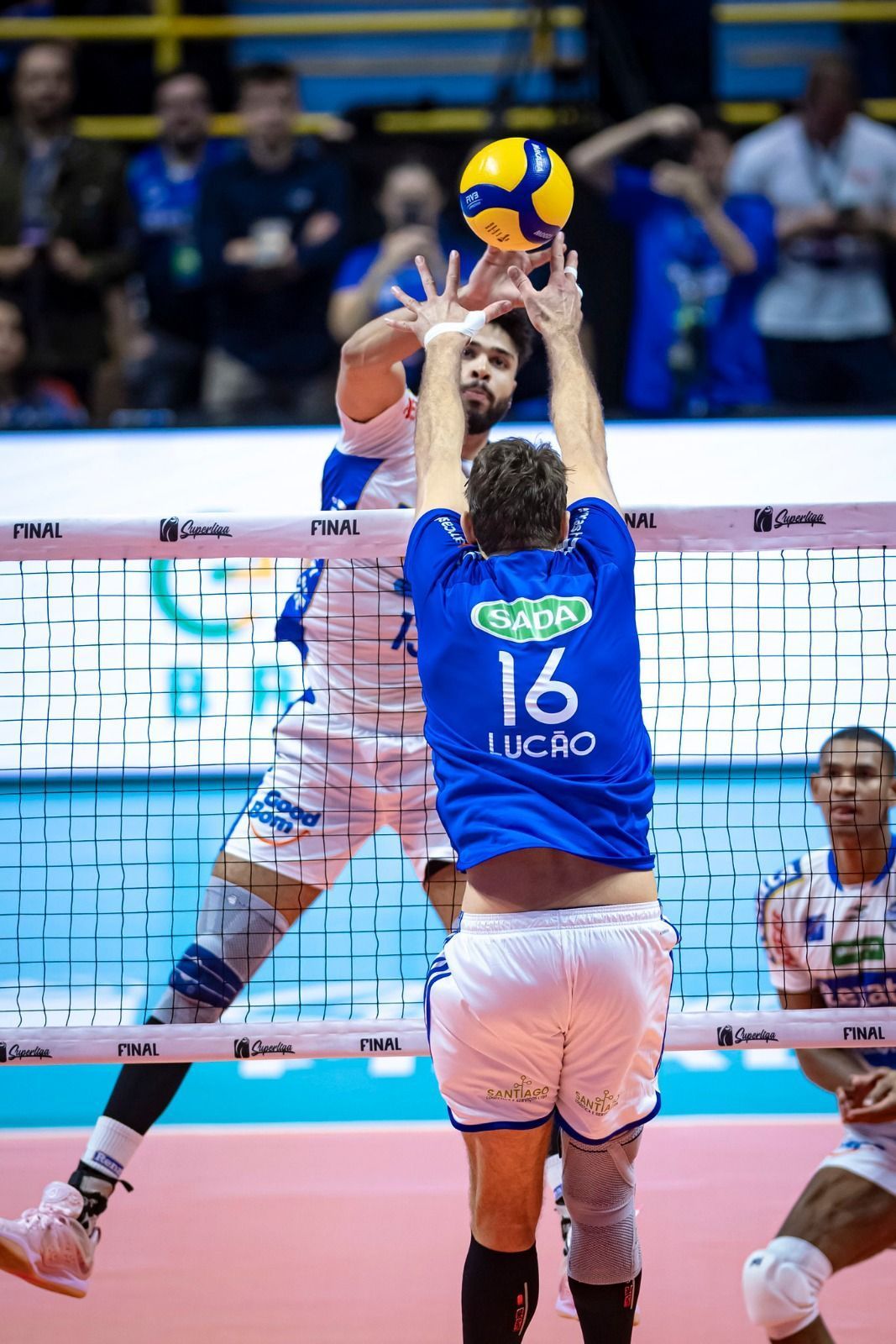 Lucão, do Cruzeiro, se isola como segundo maior campeão da Superliga