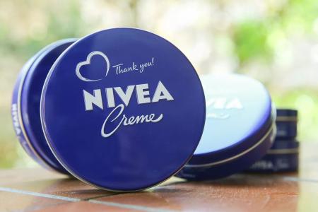 Farmacêuticos esclarecem por que Nivea de pote azul não funciona como antiarrugas