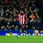 Ex-atacante do Cruzeiro volta a jogar na Premier League após lesão