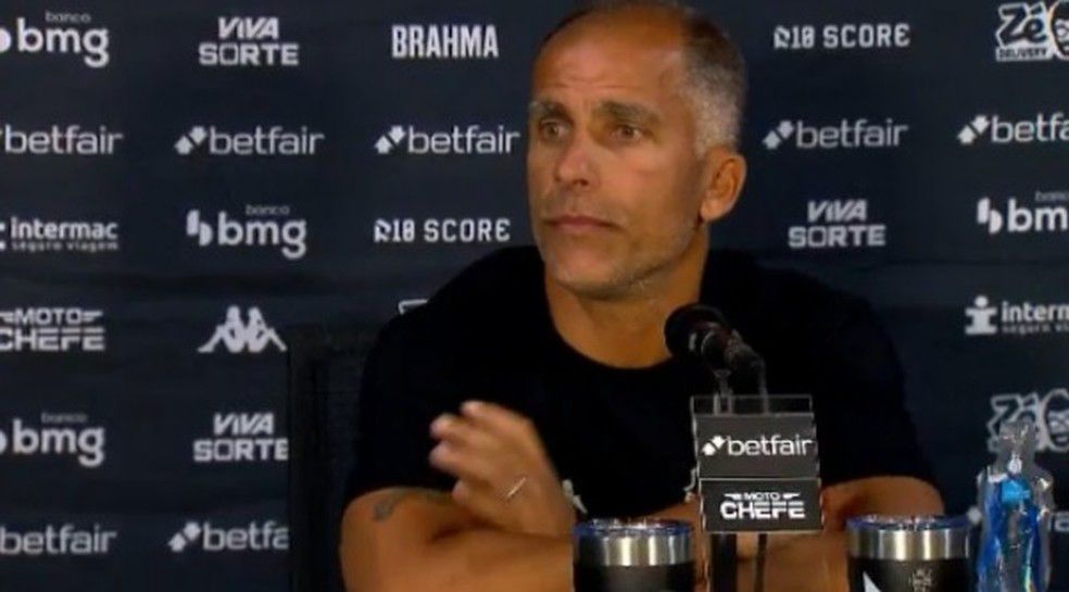Felipe explica poupados no Vasco e fala sobre o futuro no clube
