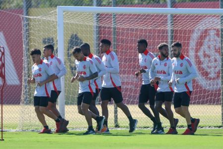 Jogadores contaram com a presença de Alan Patrick no treinamento