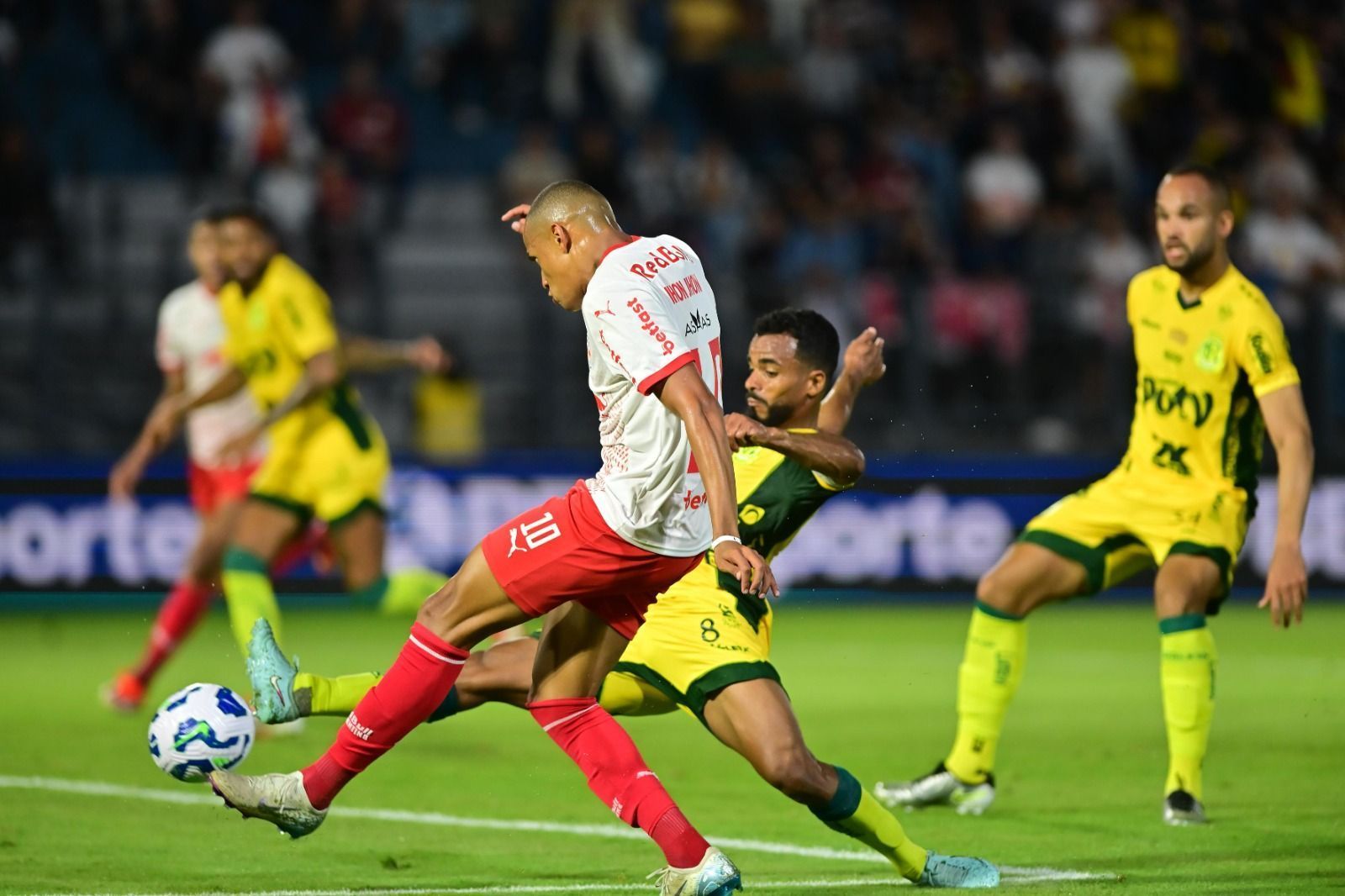 RB Bragantino marca no fim, vence Mirassol e assume vice-liderança do Brasileirão