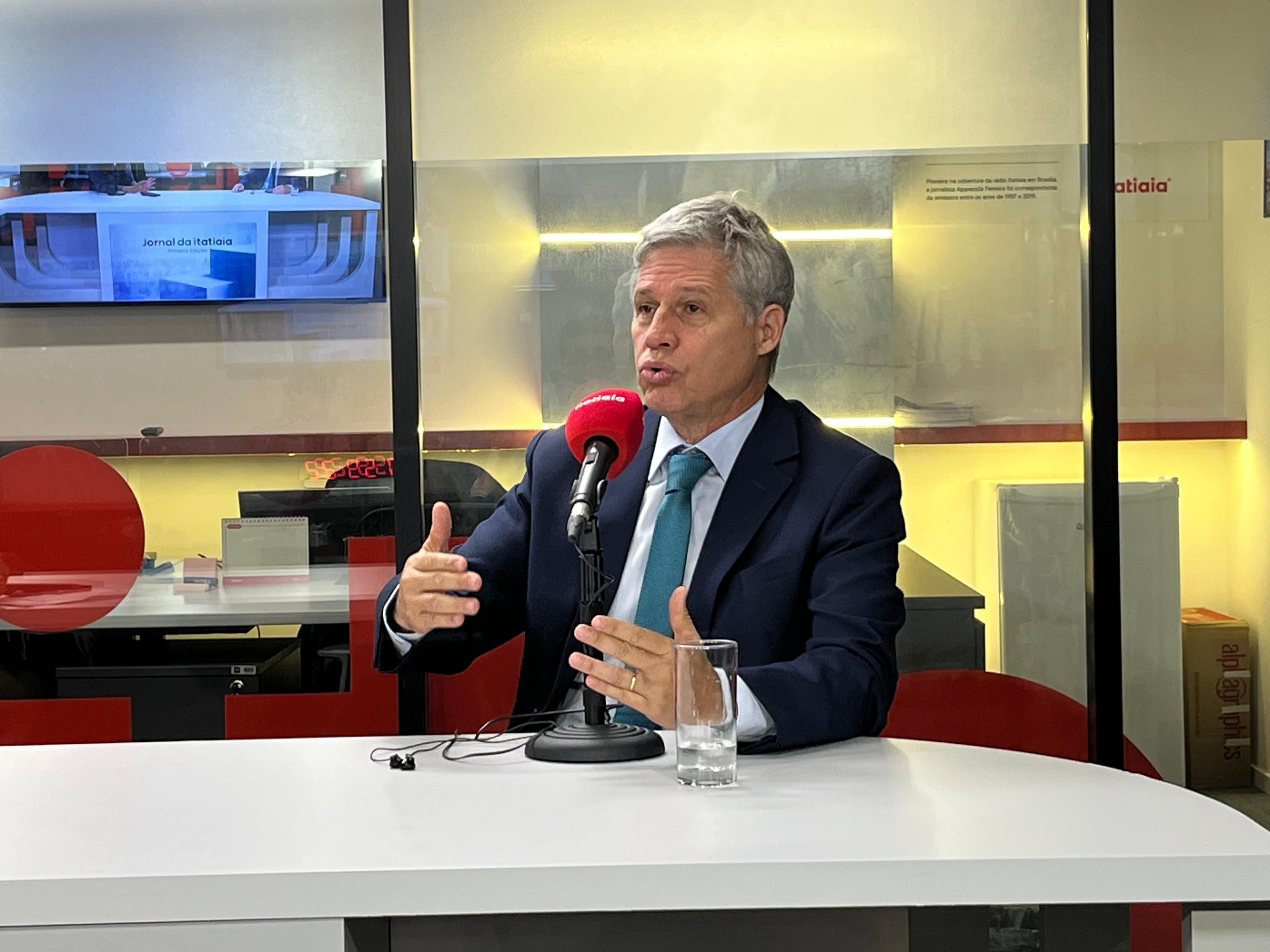Governo prevê queda nos alimentos em maio e pressiona Copom por corte de juros, diz ministro