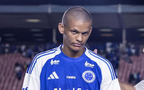 Janderson, do Cruzeiro, durante partida no Parque do Sabiá, em Uberlândia