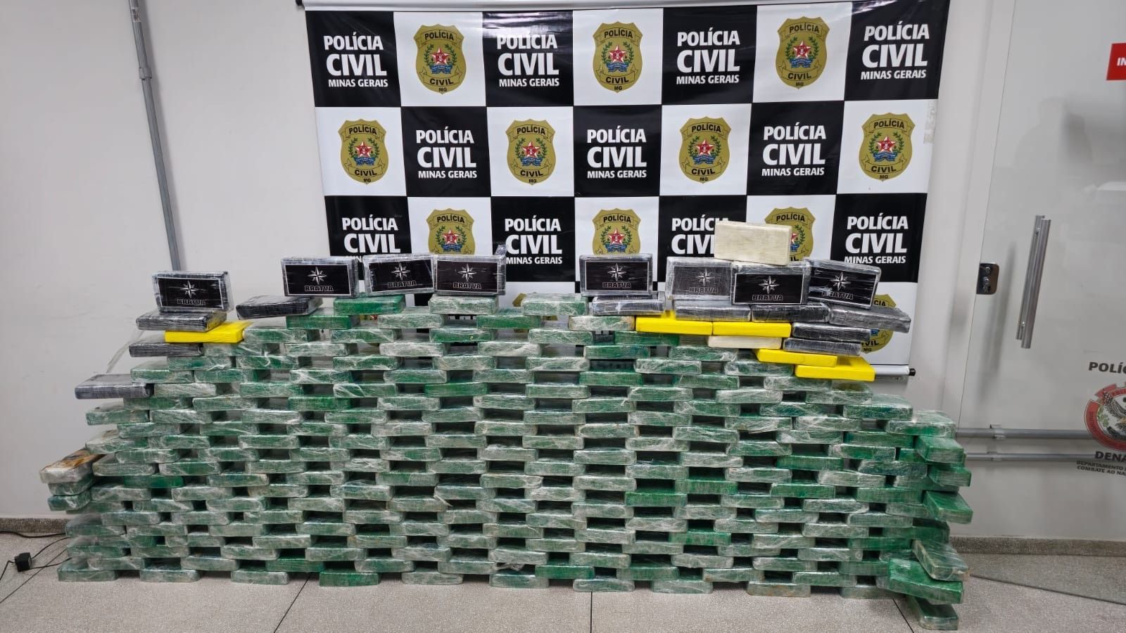 Jovem é preso com 200 kg de crack e 30 kg de cocaína em Contagem, na Grande BH