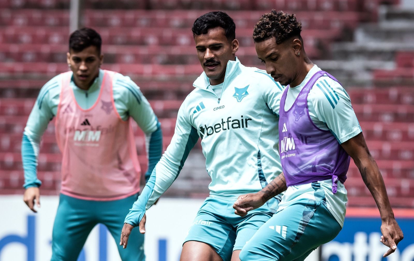 Cruzeiro treina no estádio da LDU e encerra preparação para duelo com Mushuc Runa