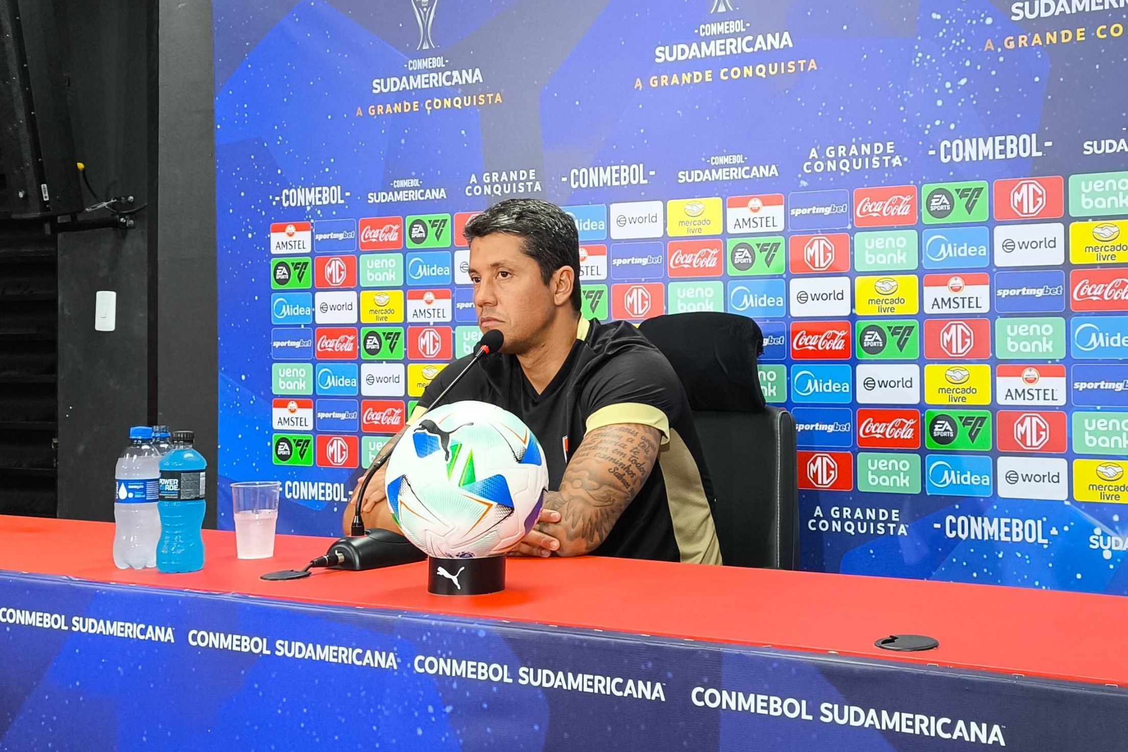 Carpini 'joga a toalha' na Sul-Americana e blinda jogadores: 'Primeira prateleira'