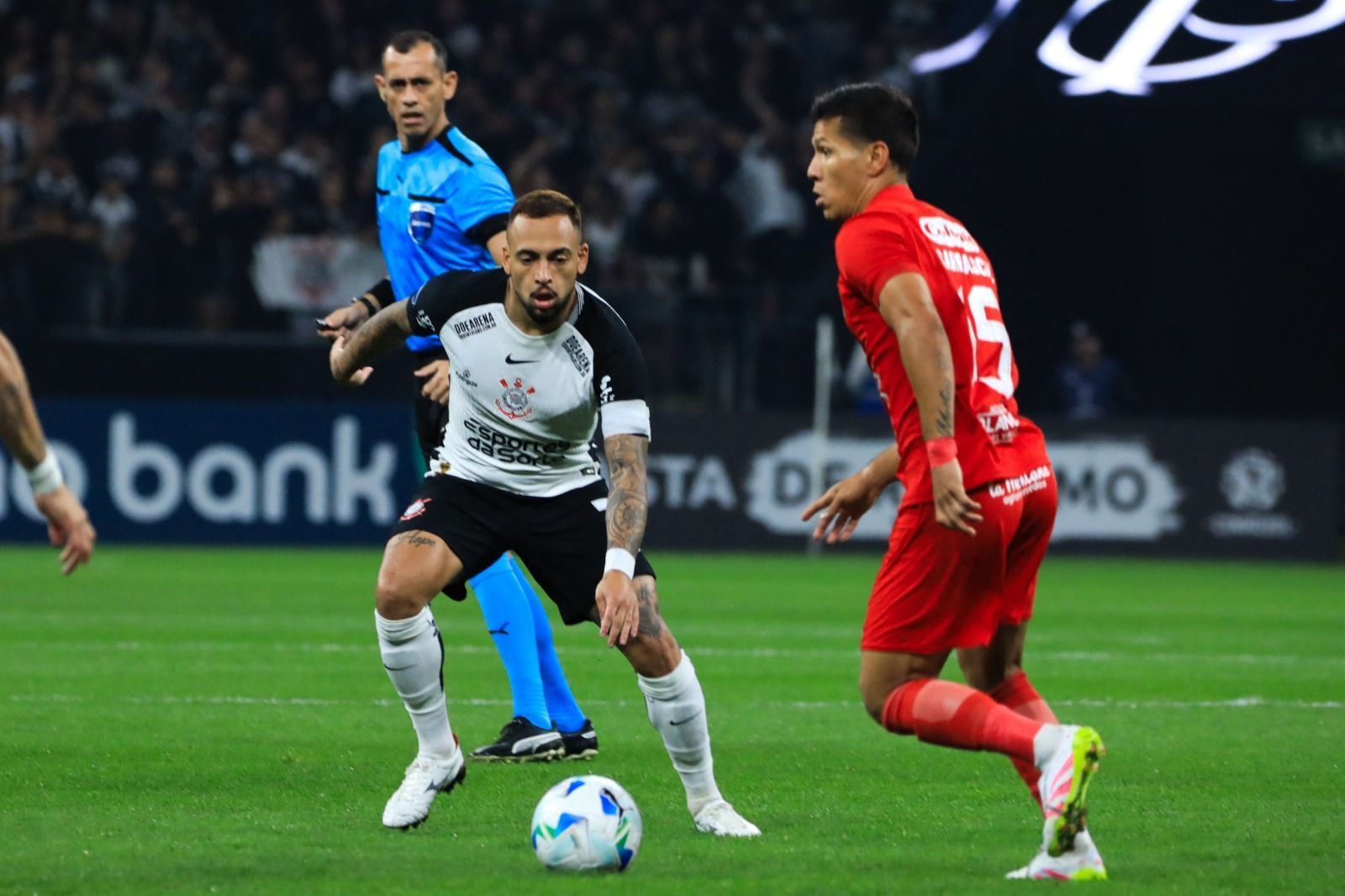 Maycon lamenta 'desatenção' do Corinthians, mas confia em classificação na Sul-Americana