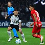 Maycon lamenta 'desatenção' do Corinthians, mas confia em classificação na Sul-Americana