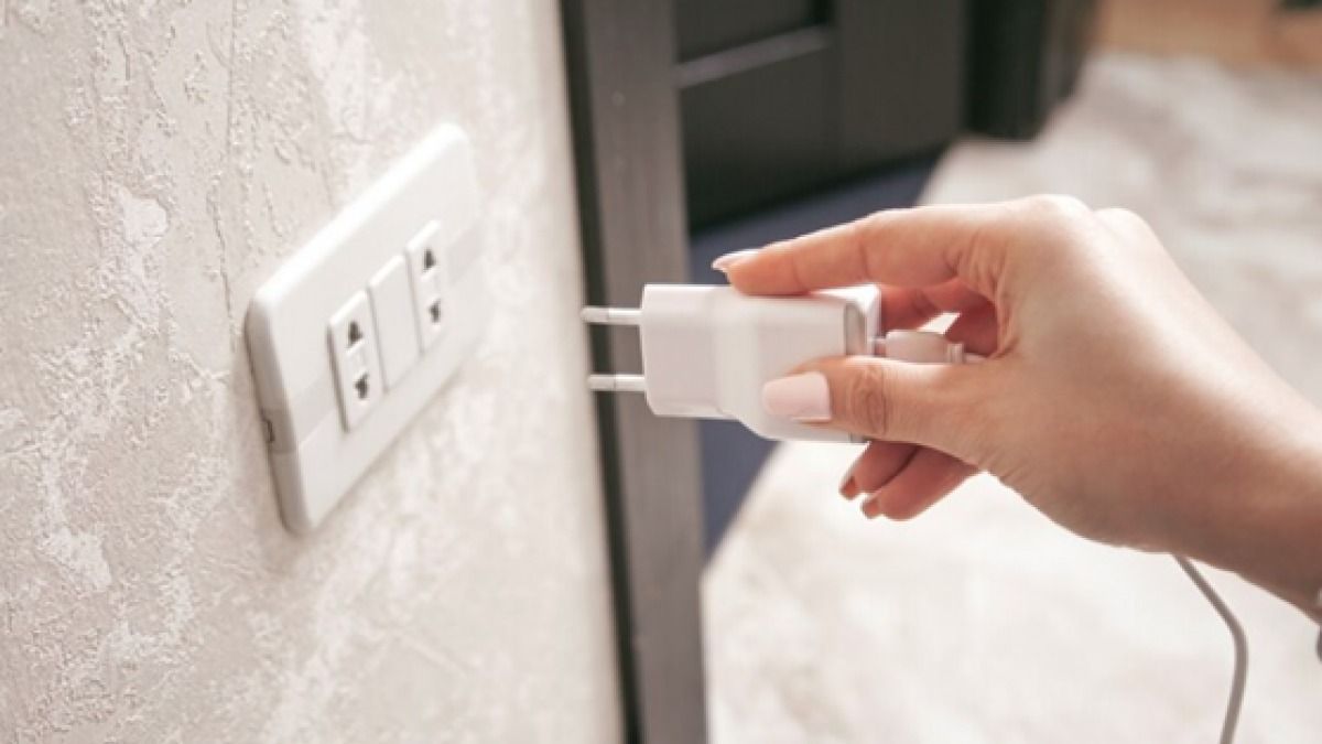 O eletrodoméstico que mais consome energia durante a noite, mesmo desligado