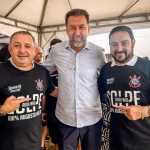 Corinthians assina contrato profissional com meia liberado da base sem jogar