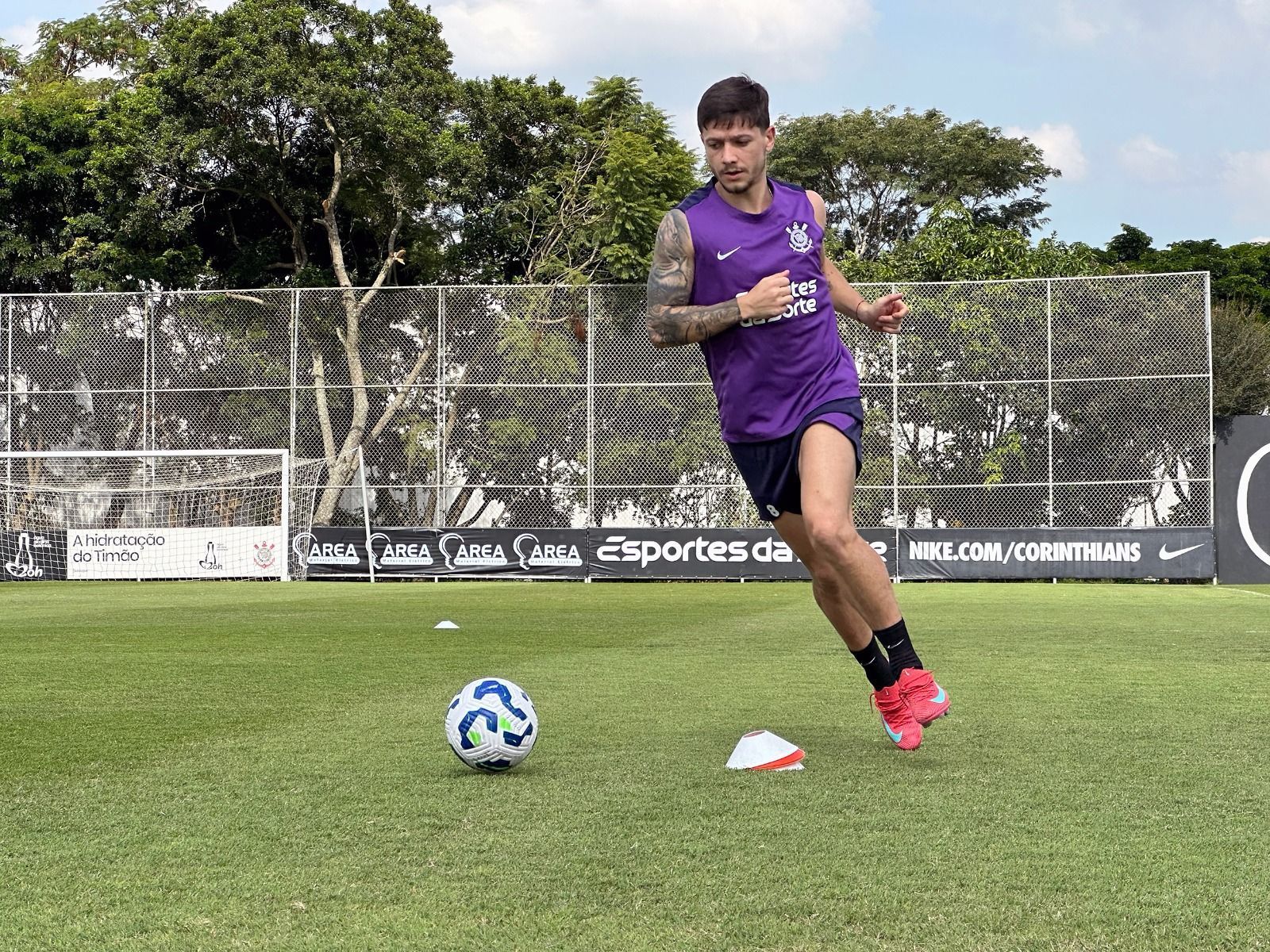 DM do Corinthians: Garro faz trabalho com bola, e Martínez se reapresenta com dores