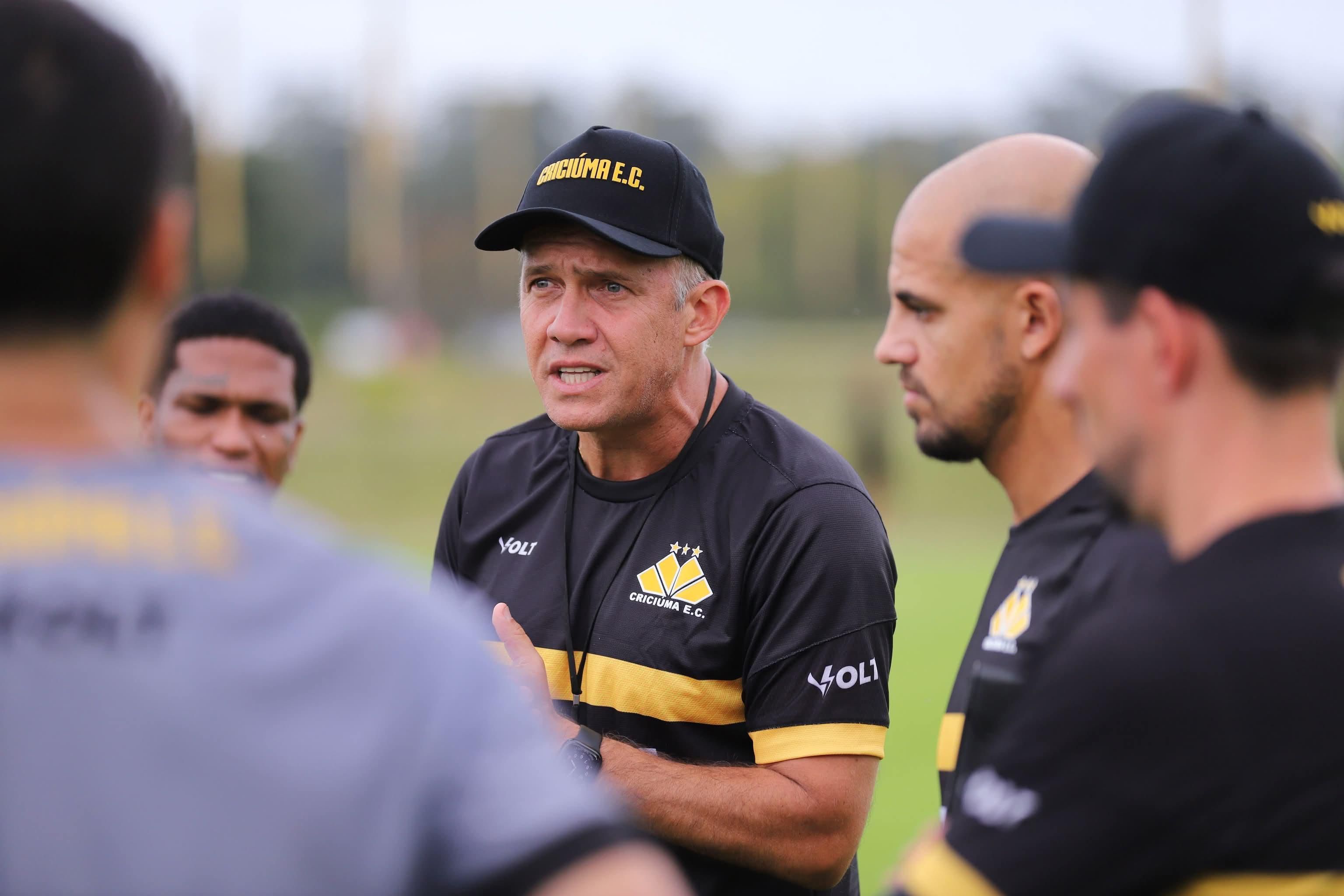 Escalação do Criciúma: Baptista surpreende no time para encarar Botafogo-SP