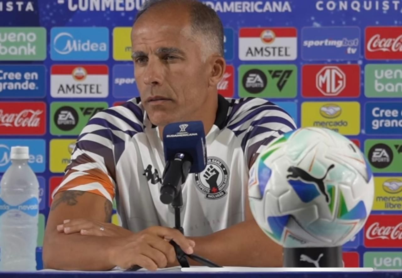 Treinador interino do Vasco aponta culpados para vexame na Sul-Americana