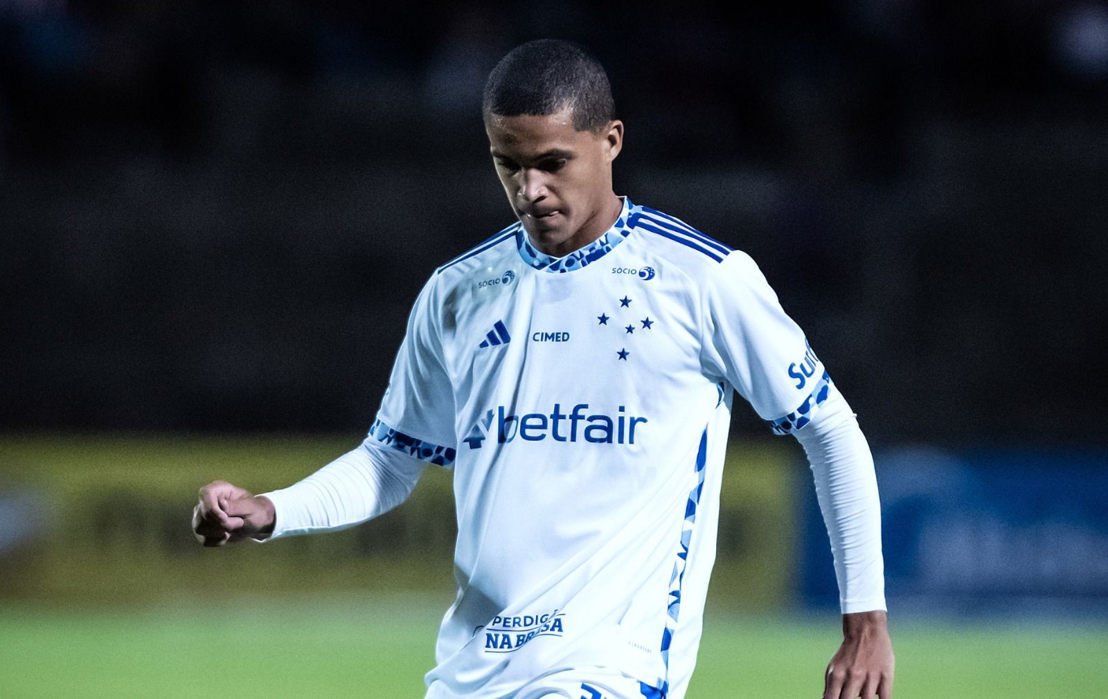 'Cria' da Toca repete feito de Ronaldo e Vitor Roque no Cruzeiro