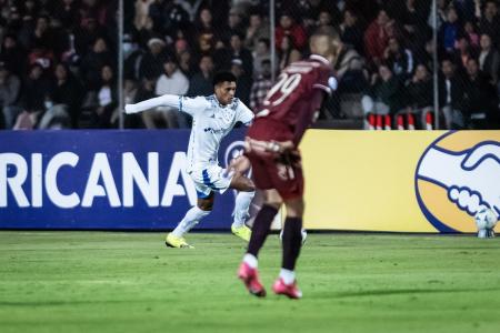 Jovem atacante Kaique Kenji pode ganhar espaço no Cruzeiro nas duas últimas rodadas da Copa Sul-Americana