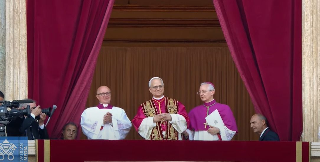 Papa Leão XIV celebra aniversário de 70 anos com milhares de fiéis no Vaticano