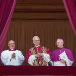 Papa Leão XIV celebra aniversário de 70 anos com milhares de fiéis no Vaticano