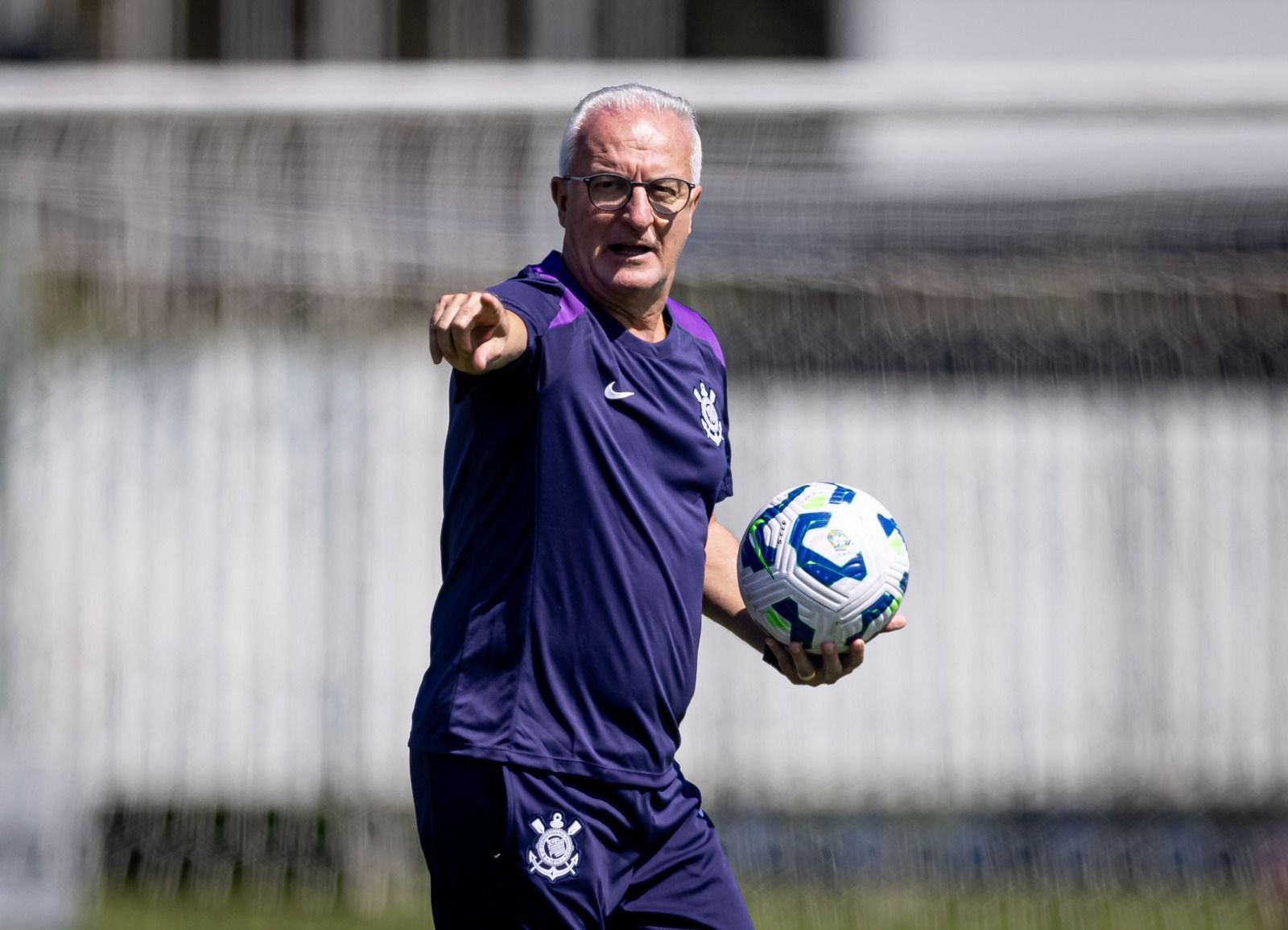 Titular trabalha na parte interna, e Corinthians tem dúvida para enfrentar o Mirassol