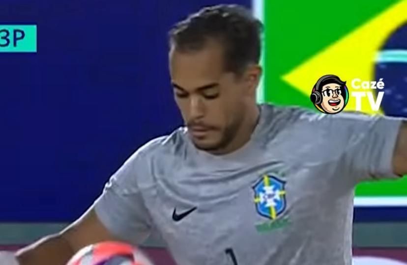 Goleiro marca golaço em vitória do Brasil na Copa do Mundo de Beach Soccer; assista