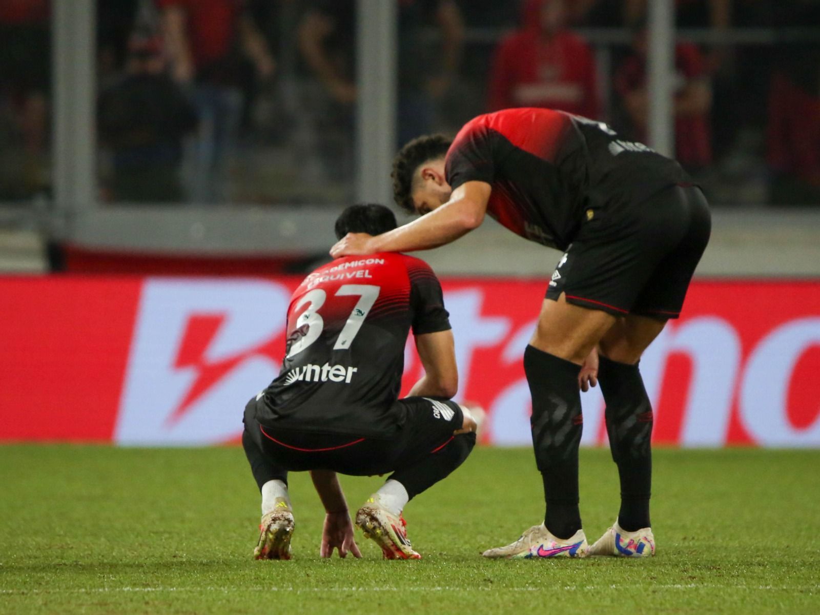 Athletico-PR chega a pior sequência na temporada após empate com a Chapecoense