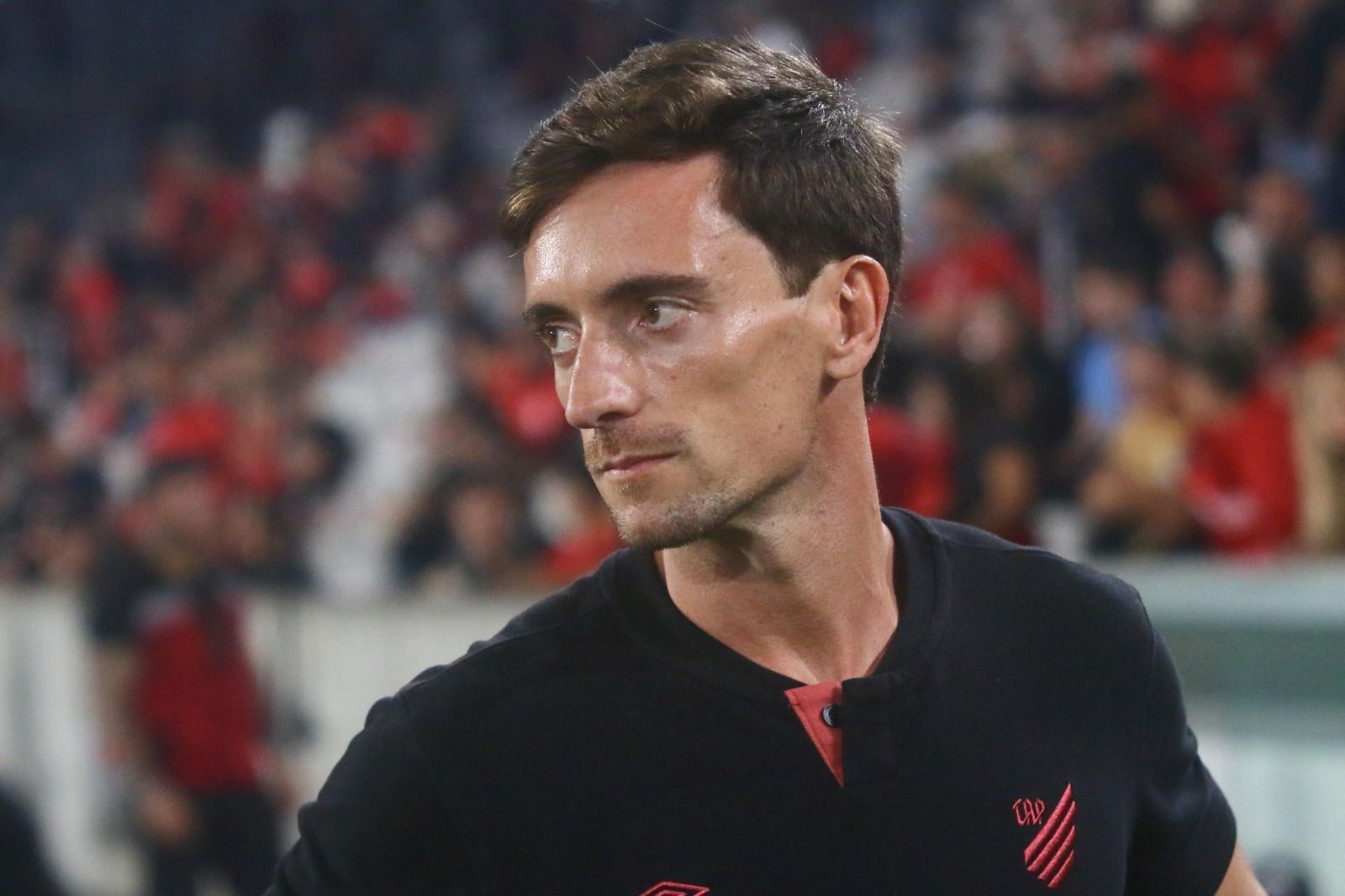 'Mágico é o Harry Potter', diz técnico do Athletico-PR sobre problemas do time