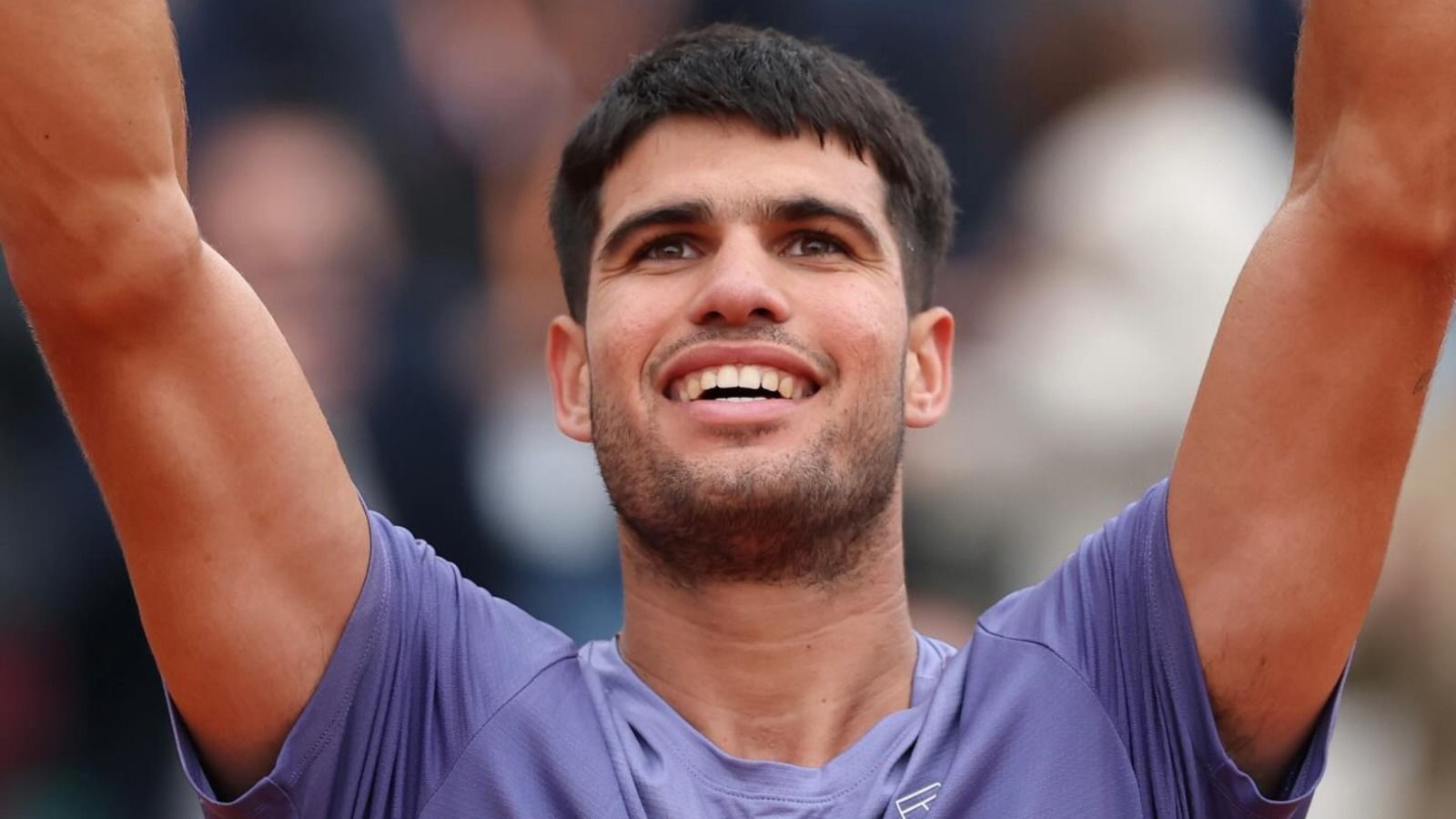Alcaraz estreia com vitória sobre sérvio no Masters 1000 de Roma