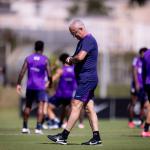 Escalação do Corinthians: Dorival testa zaga diferente e relaciona jogador 'esquecido'