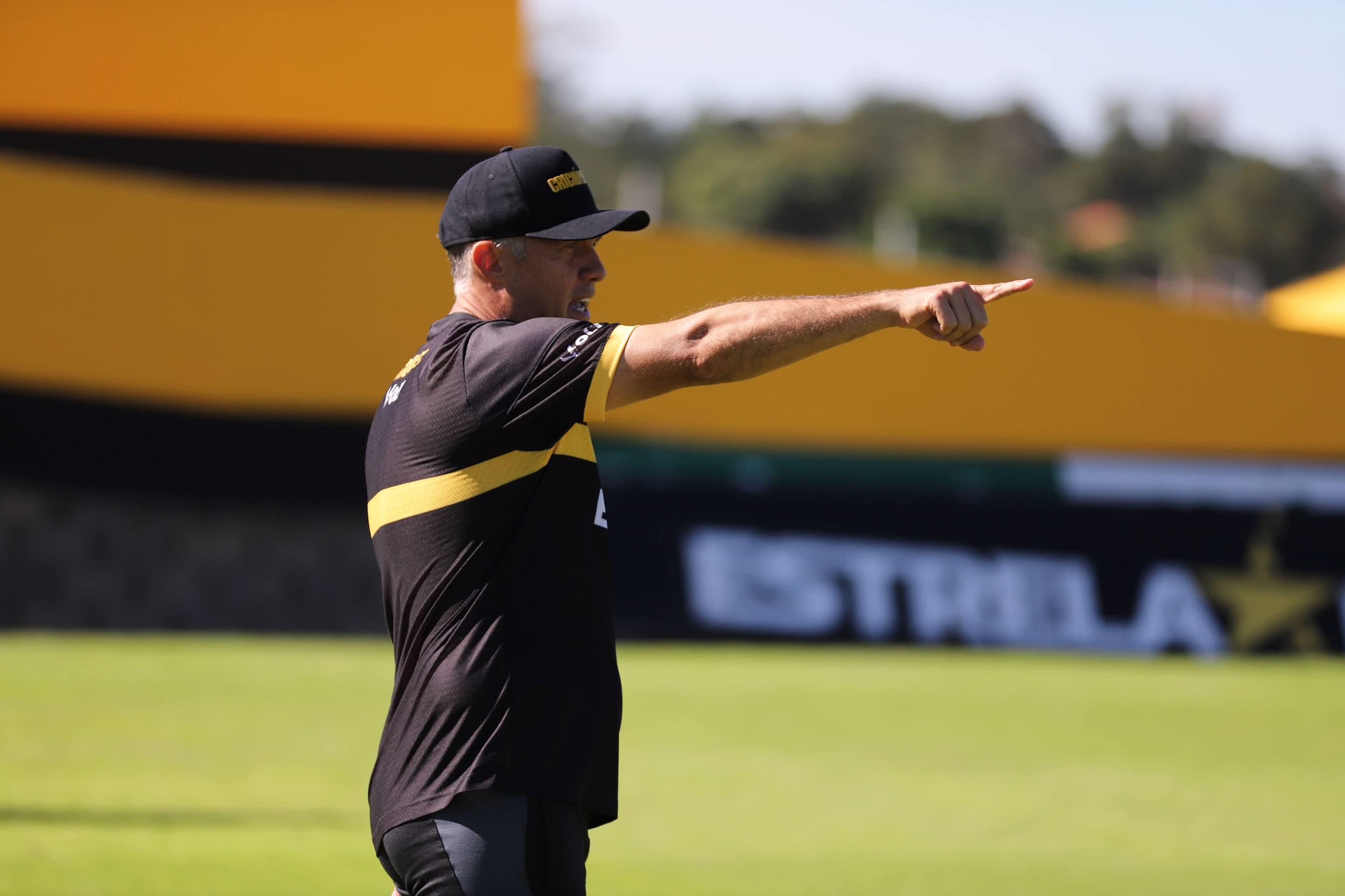 Escalação do Criciúma: veja o provável time para a estreia de Eduardo Baptista