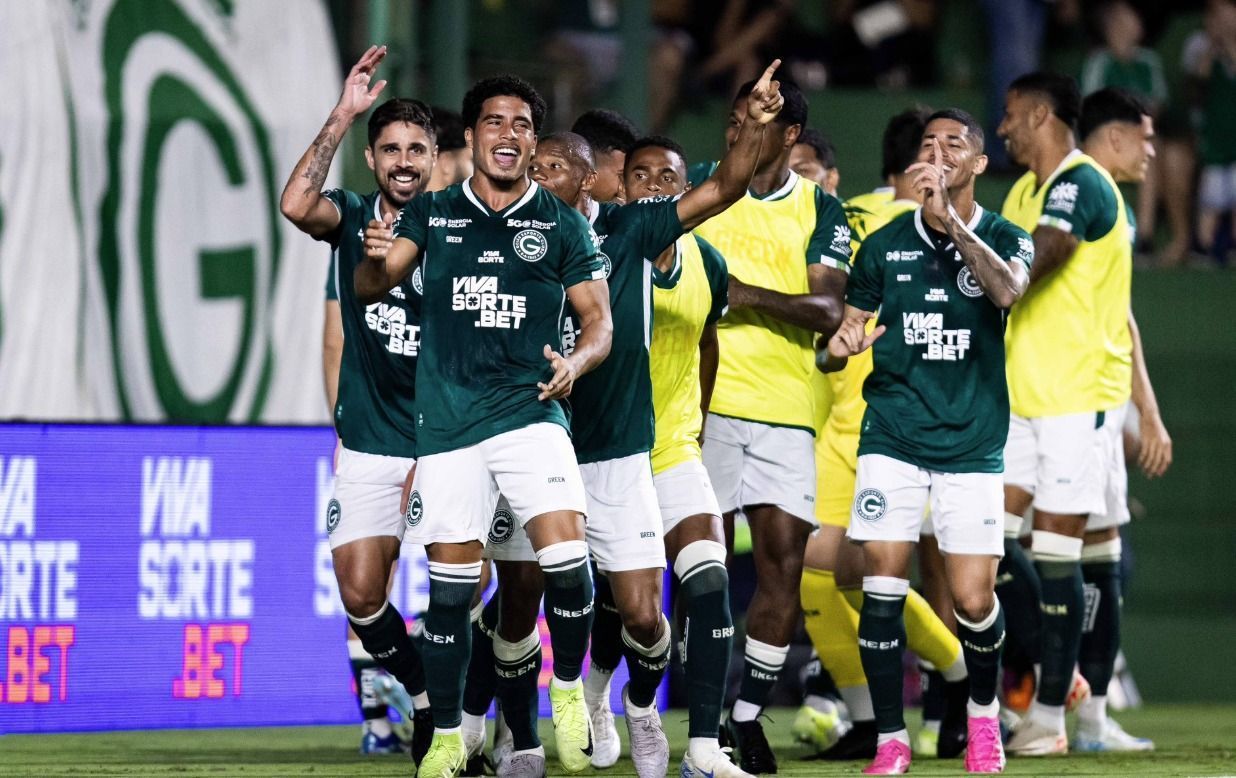 Em casa, Goiás vence o Coritiba e assume a liderança da Série B
