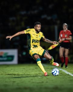 Reinaldo, lateral-esquerdo do Mirassol