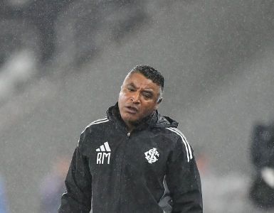Roger Machado à beira do campo na goleada sofrido pelo Inter contra o Botafogo