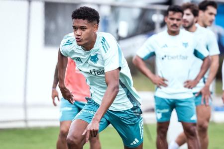 O atacante Kaique Kenji pode ser uma das novidades do Cruzeiro para jogo contra o Palestino-CHI