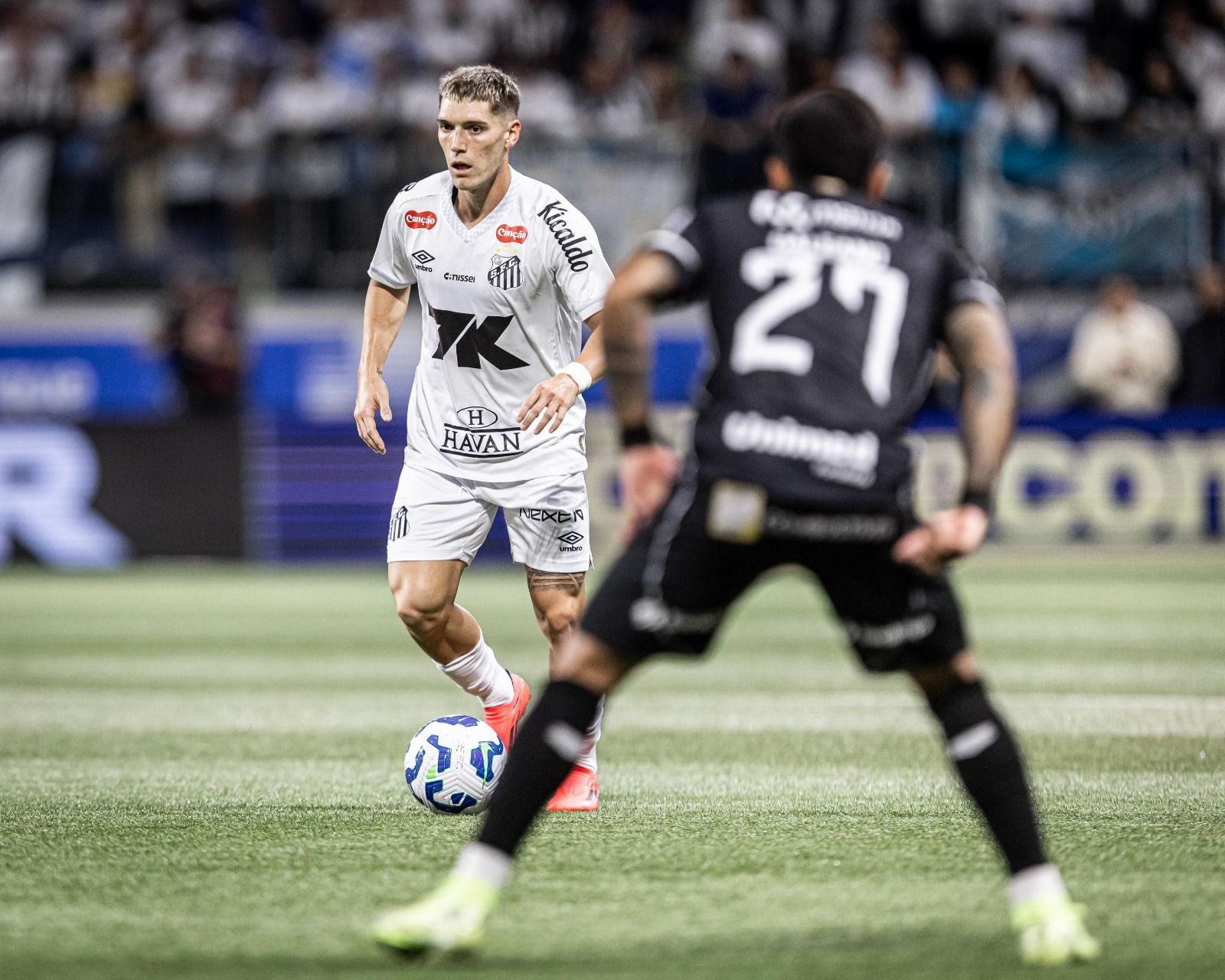 Torcedores do Santos protestam após empate com o Ceará: 'Time sem vergonha'