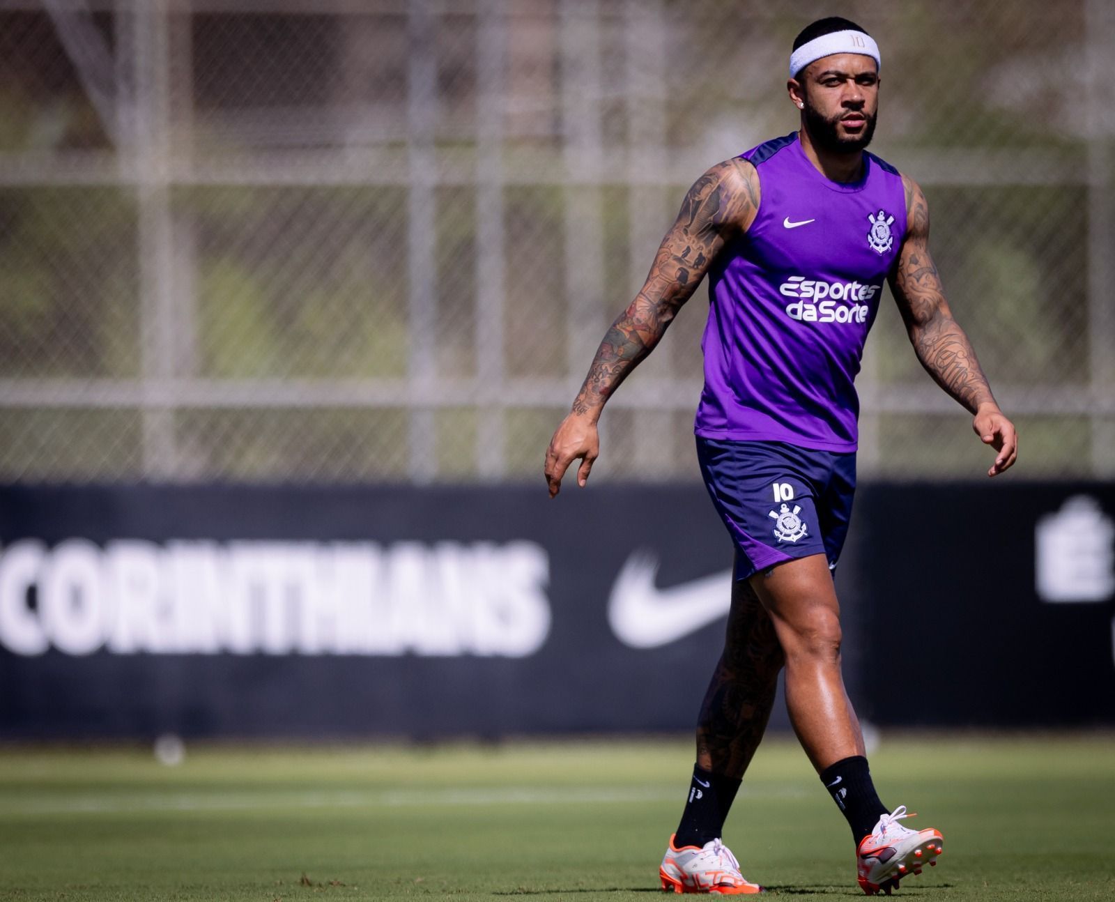 Escalação do Corinthians: Memphis se lesiona e vira desfalque contra o Racing-URU