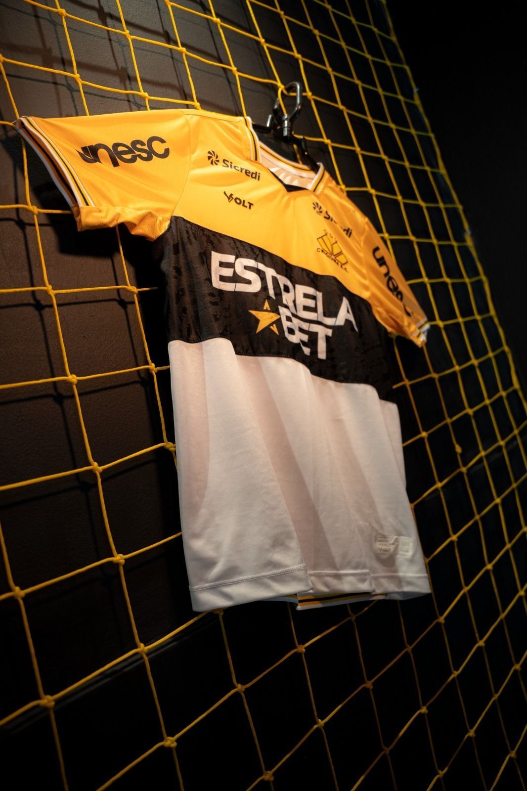 Criciúma lança novo uniforme principal para temporada 2025