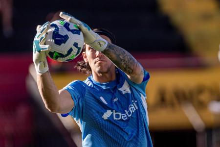 Cássio, goleiro do Cruzeiro, em aquecimento antes de jogo da Série A Campeonato Brasileiro