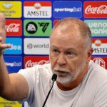 Mano Menezes admite problemas defensivos do Grêmio e busca correções