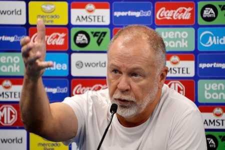Mano Menezes na coletiva de imprensa depois do empate do Grêmio com o Godoy Cruz