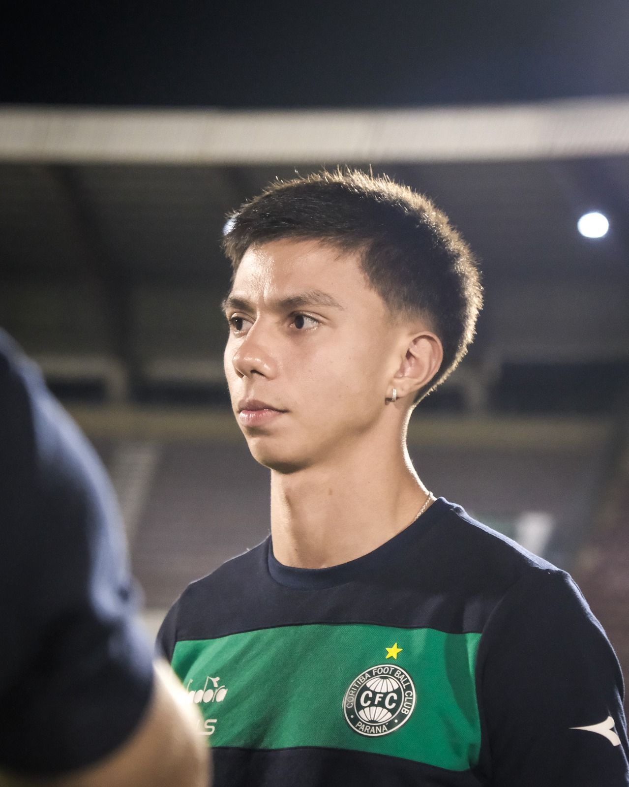 Coritiba acompanha situação de lateral que é dúvida para enfrentar o América