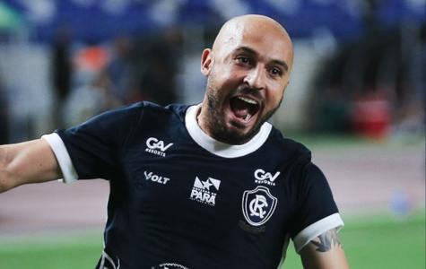 Régis comemora gol do Remo sobre o Vila Nova na Série B do Campeonato Brasileiro