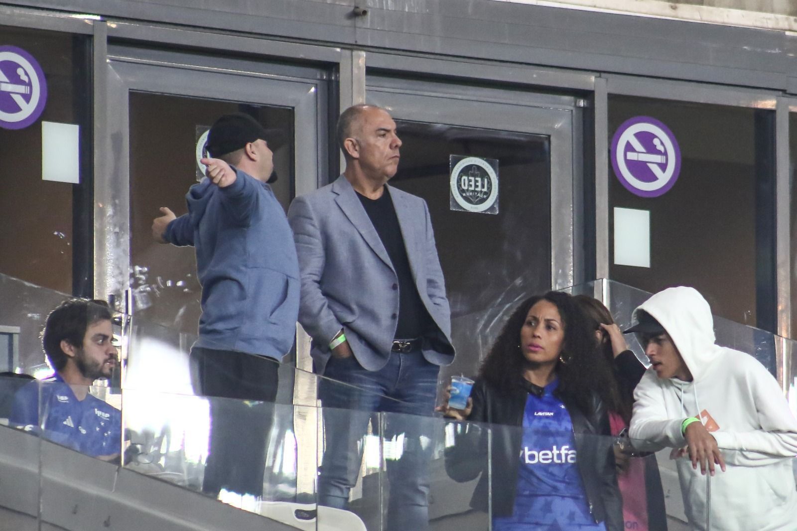 Marcos Braz, ex-Flamengo, acompanha vitória do Cruzeiro no Mineirão pela Sul-Americana