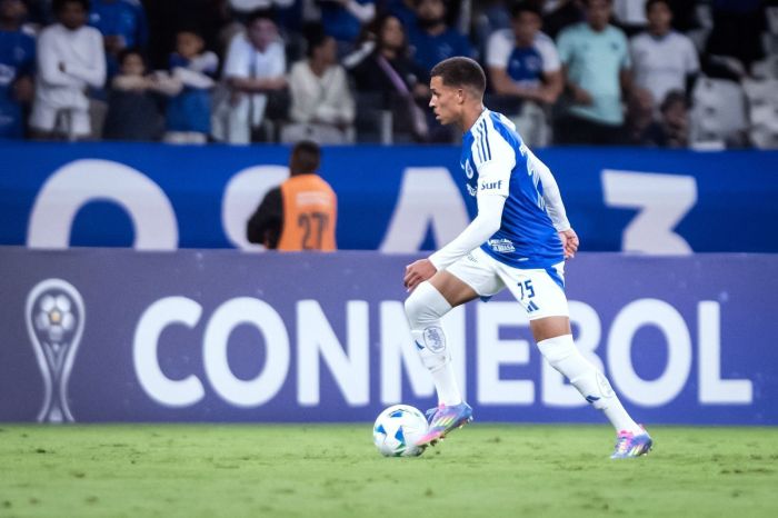 Rodriguinho durante jogo pelo Cruzeiro na Copa Sul-Americana