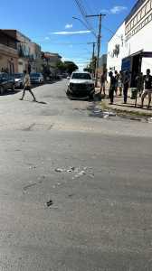 Veículo ficou com a parte frontal completamente destruída